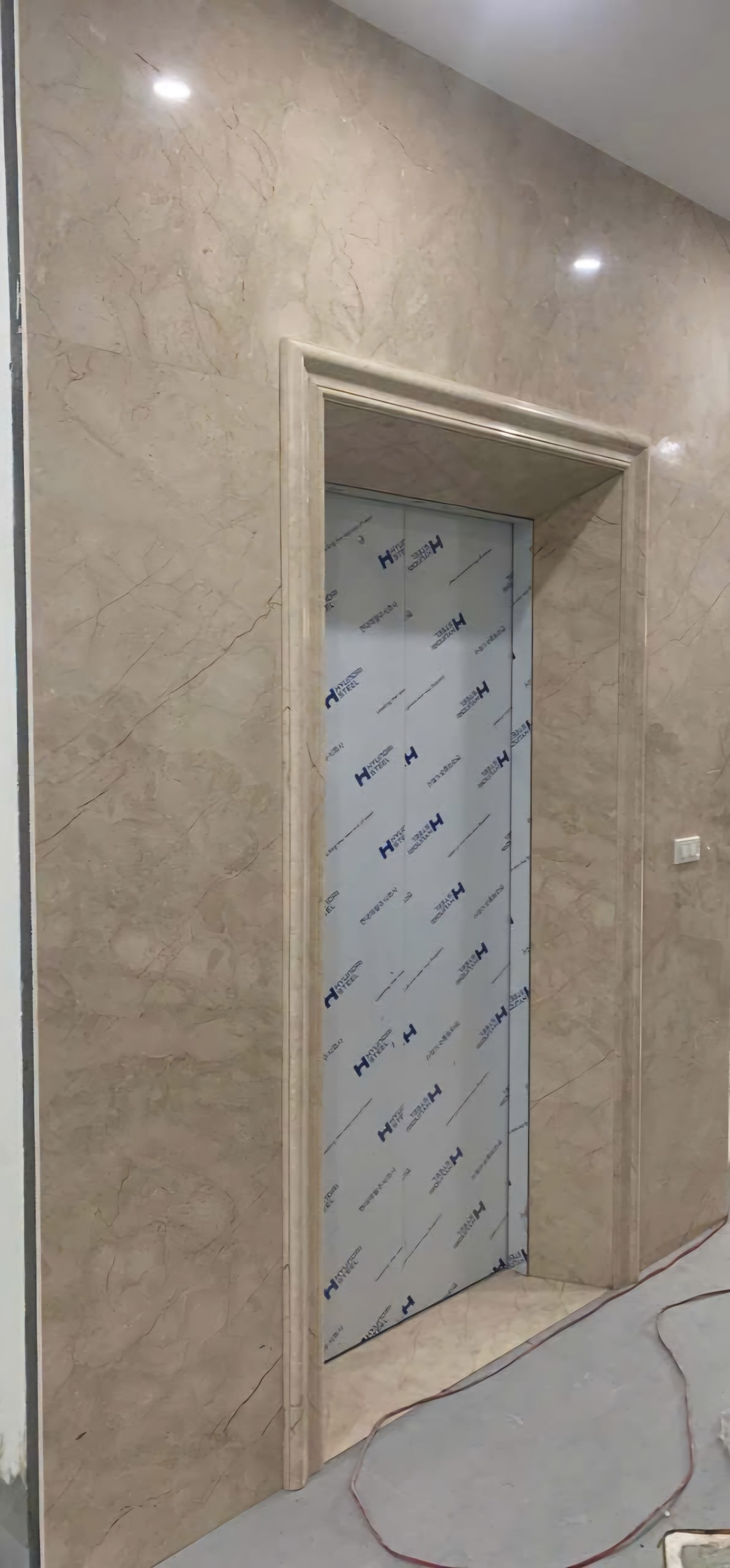 Nhà tôi cho thuê nhà hai cửa đi, mới, Hoàng Cầu, 97m2x 4T vỉa hè 30 Tr - Ảnh chính